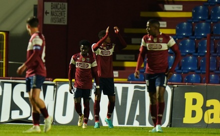 Resumo: Feirense 0-2 Santa Clara - Liga Portugal SABSEG