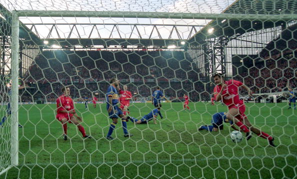Markus Babbel abriu o marcador da final da Taça UEFA 2000/01