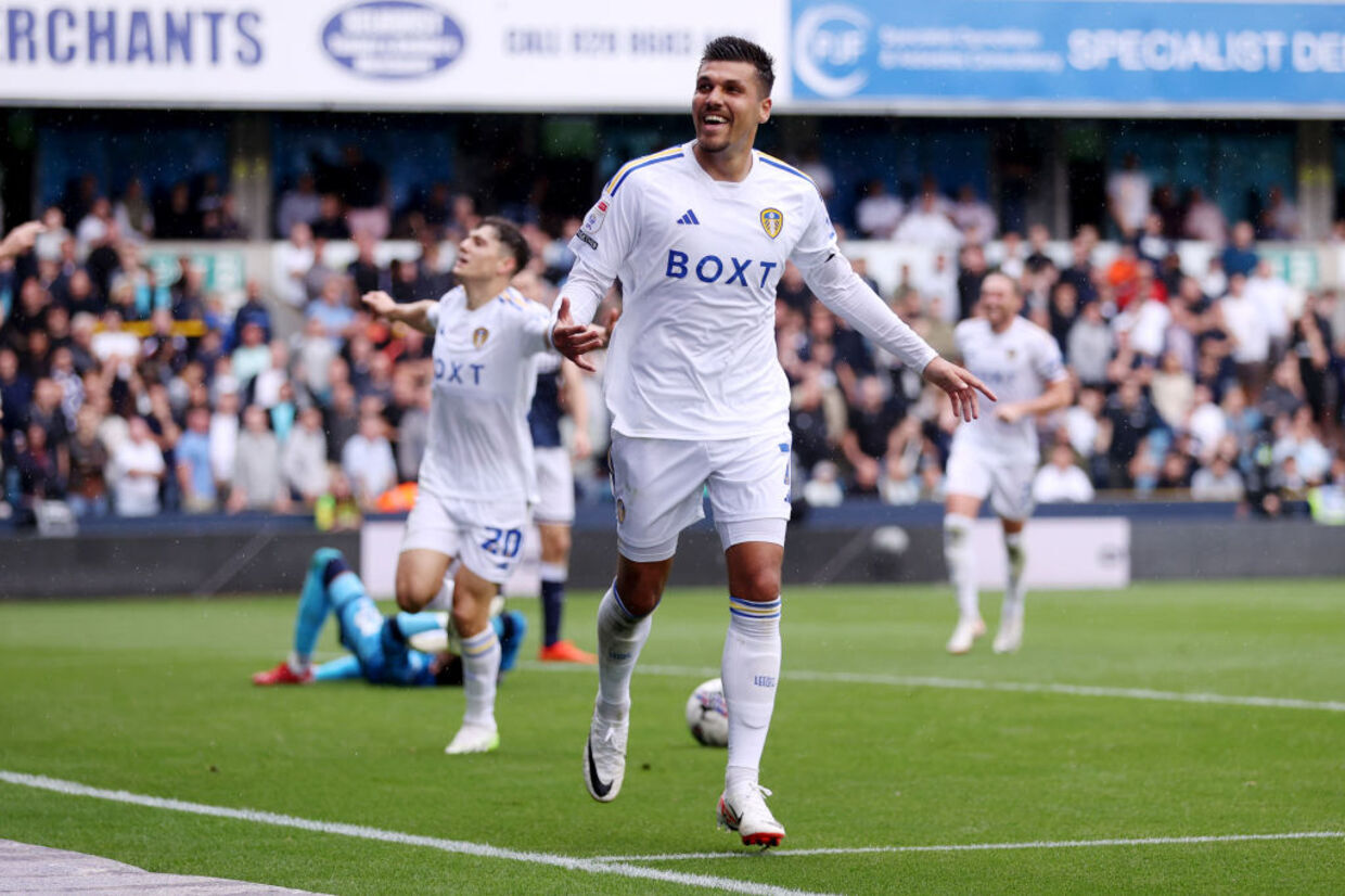 Leeds extinguish Millwall's fire as Joël Piroe double sets up dominant win, Championship